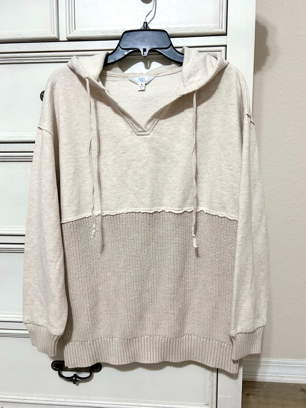 Women’s Hooded Knit Pullover Sweater in Cream
